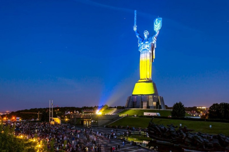 монумент батьківщина мати у Києві